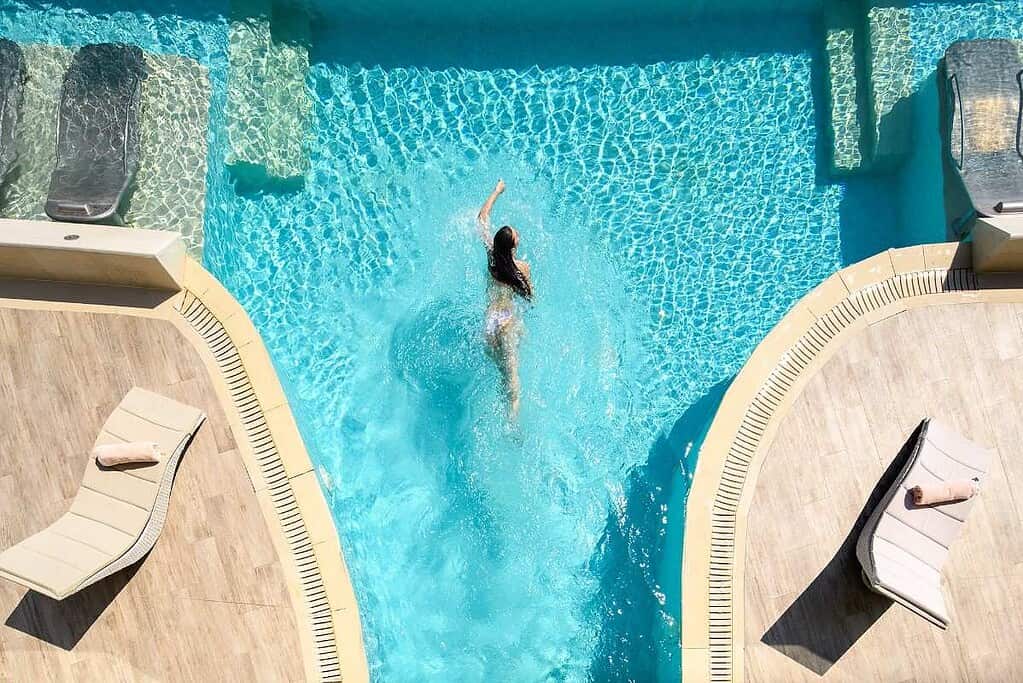 Fotografi nga pishina hotelit